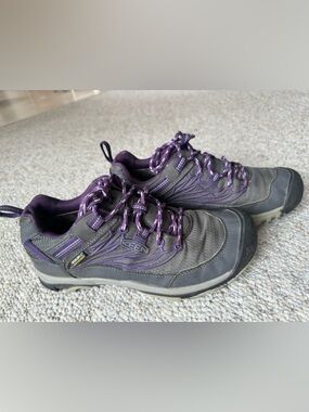 Keen Saltzman WP low outdoor hiking shoes in magnet purple